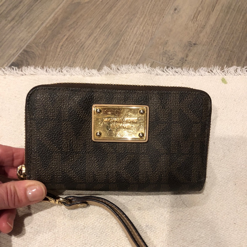 🛑SOLD Authentic Michael Kors monogram canvas